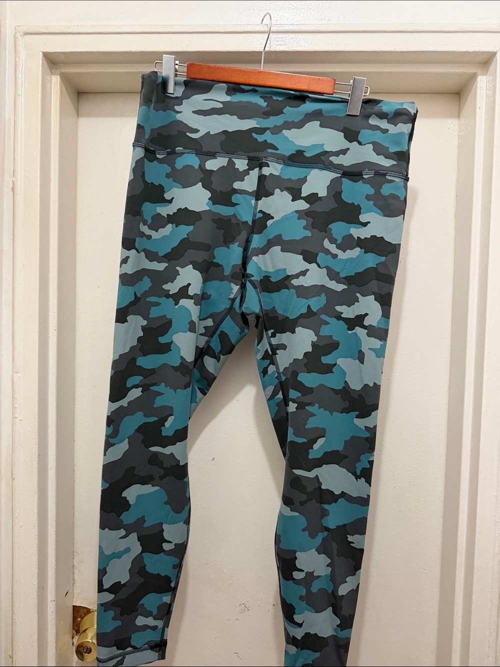 lululemon athletica Teal & Gray Camo Leggings